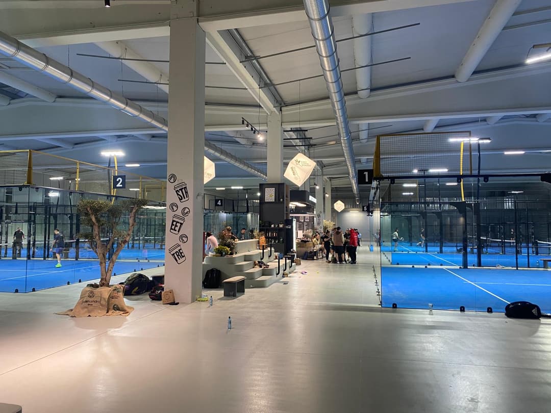 Padel Zone Oradea — club de padel în Oradea, foto 1 din 10